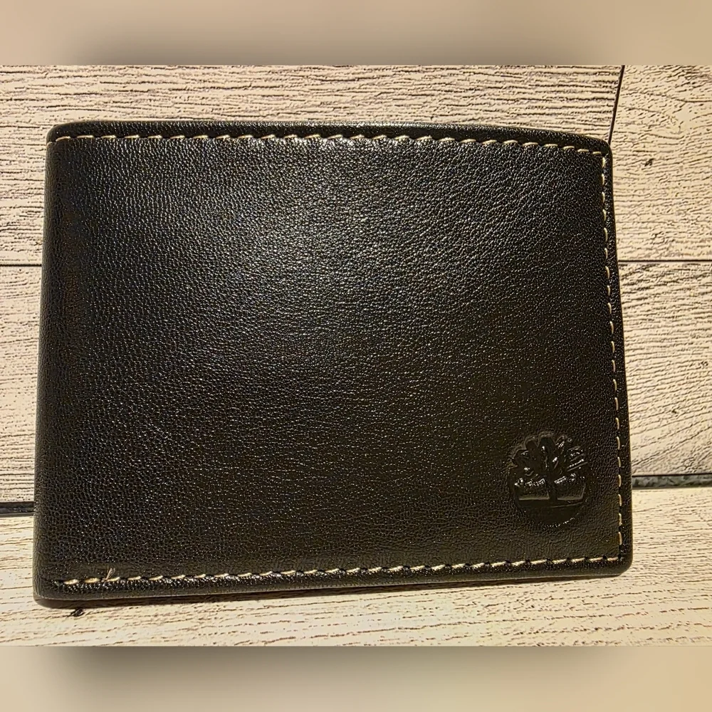 Timberland Black Leather Wallet with Contrast Stitching